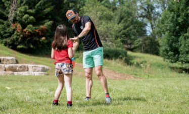 Enfants heureux en colonie de vacances de Toustes en Colo