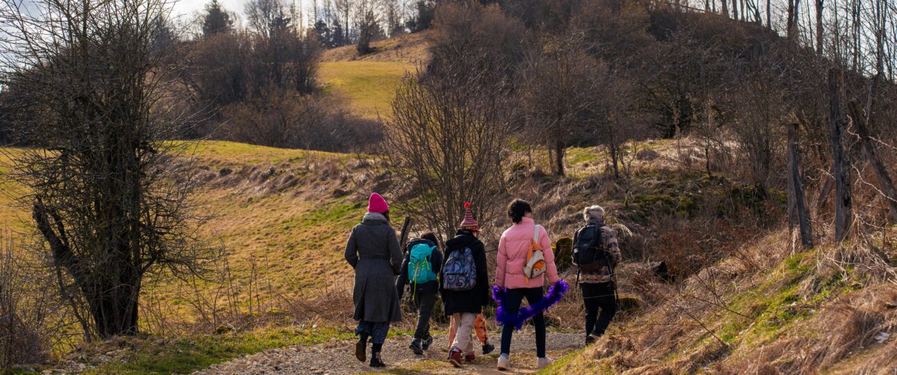 groupe d'enfant en colo en hiver