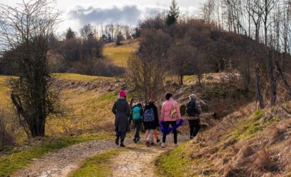 groupe d'enfant en colo en hiver