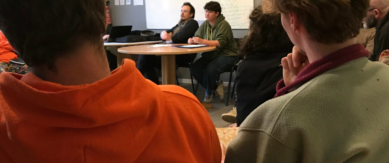Thibaut et Renard en conférence autour de la pédagogie à l'occasion des rencontres "Quel avenir pour les colos" organisé par Evasoleil à Montalivet