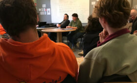Thibaut et Renard en conférence autour de la pédagogie à l'occasion des rencontres "Quel avenir pour les colos" organisé par Evasoleil à Montalivet
